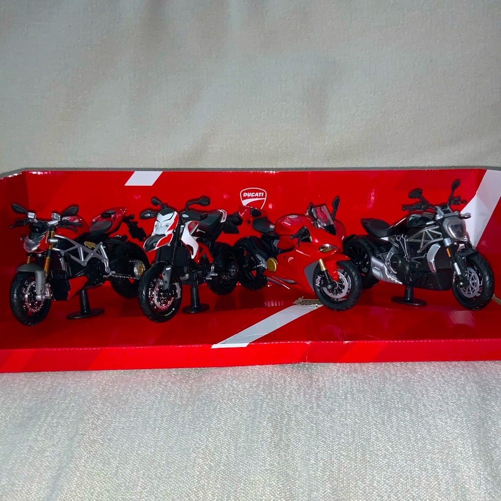 Ducati Motorcycle red & black toy Set